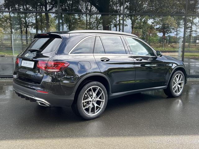 Mercedes-Benz GLC-KLASSE 300e AMG // Panoramadak // Memory Stoelen // 360 Camera // Carplay // Keyless Entry // Privacy Glass // Elek. Achterklep // 20" AMG Velgen