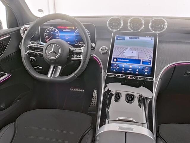 Mercedes-Benz GLC-KLASSE 300 e 4MATIC AMG Plug-In Hybride | AMG Premium Line | Night Pakket | Panoramadak | Digital Light | Memory Voorstoelen | 20 Inch AMG Velgen. Inclusief 24 maanden MB Certified garantie voor Europa.