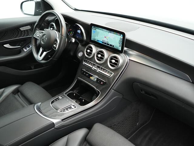 Mercedes-Benz GLC-KLASSE 300e 4MATIC PHEV 320pk Dealer O.H | Panodak | Sportstoelen Verwarmd | Sfeerverlichting | Cruise Control | Blis | Apple Carplay | Navigatie | 18"L.M | Plug In Hybrid