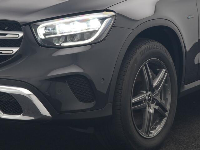 Mercedes-Benz GLC-KLASSE 300e 4MATIC PHEV 320pk Dealer O.H | Panodak | Sportstoelen Verwarmd | Sfeerverlichting | Cruise Control | Blis | Apple Carplay | Navigatie | 18"L.M | Plug In Hybrid
