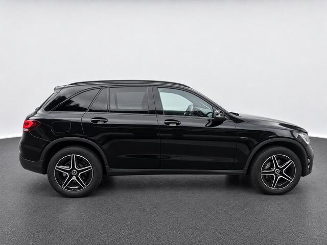 Mercedes-Benz GLC-KLASSE 300e 4MATIC Business Solution AMG Navigatie Apple CarPlay Android Auto 360° camera Parkeerhulp Cruise Control Full Led Stoelverwarming Elektrische achterklep Climate Control Lichtmetalen velgen