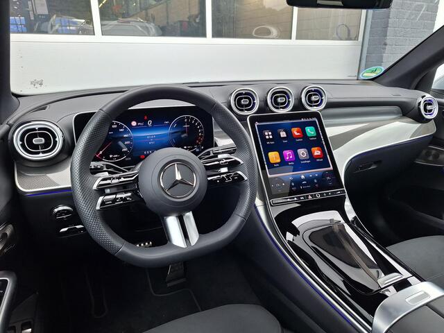 Mercedes-Benz GLC-KLASSE 300e 4MATIC Sport Edition | Trekhaak Wegklapbaar | Panoramadak | Burmester | 360° Camera | Memory Pakket | Stoelverwarming | Sfeerverlichting | DISTRONIC Afstandsassistent | Privacy Glas Achter | Dodehoekassistentie | Elektrisch Bedienbare Achterklep