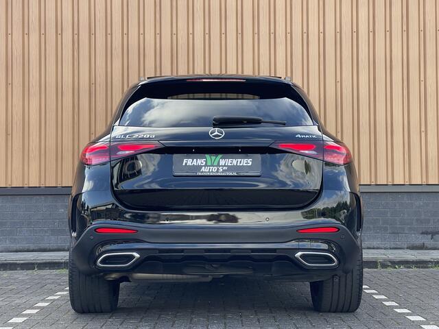 Mercedes-Benz GLC-KLASSE 220d 4MATIC AMG Line | 360 Camera | Panoramadak | Sfeerverlichting | Digital Light | Zwenkhaak | Burmester | Apple Carplay | Keyless |