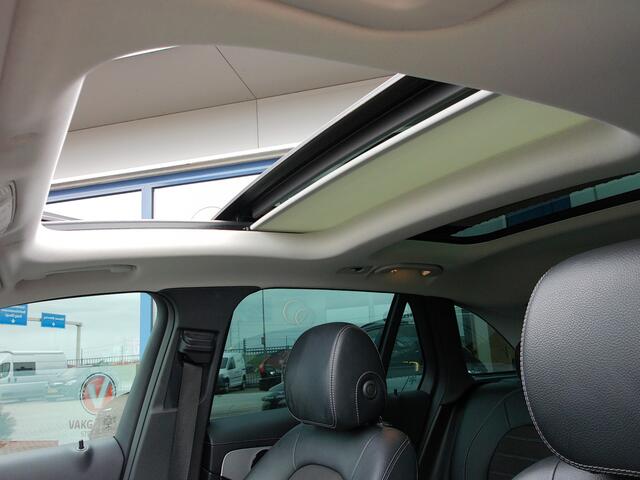 Mercedes-Benz GLC-KLASSE 300e 4MATIC Business Solution AMG, Schuifdak / Trekhaak / Sfeerverlichting / Camera / 20' LMV