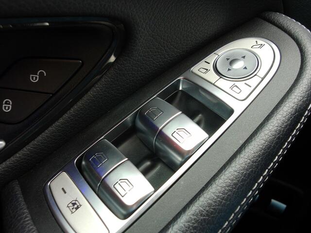 Mercedes-Benz GLC-KLASSE 300e 4MATIC Business Solution AMG, Schuifdak / Trekhaak / Sfeerverlichting / Camera / 20' LMV
