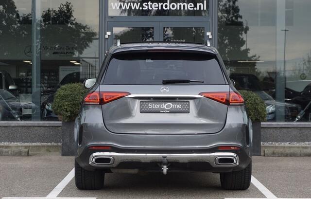 Mercedes-Benz GLE-KLASSE 400 d 4MATIC Premium V6 l 331 PK l Airmatic Luchtvering l Panormadak l MBUX l Burmerster l Wegklapbare Trekahaak l Nappa Leder l l Multispaaks velgen l Softclose l Stoelverwarming l Hout inleg l Widescreen l MBUX l