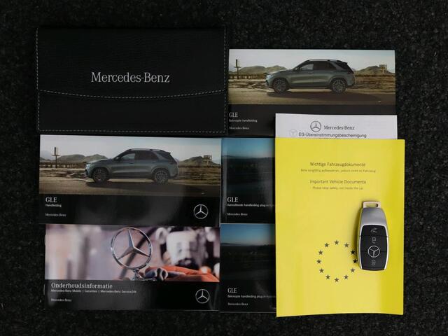 Mercedes-Benz GLE-KLASSE 350 de 4MATIC Premium Plus AMG Line | Night Pakket | Trekhaak | Panorama Schuif-Kanteldak | Burmester® | Head-up display. Inclusief 24 maanden Mercedes-Benz Certified garantie voor Europa.