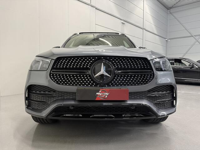 Mercedes-Benz GLE-KLASSE 350 e 4MATIC AMG PANO/22"/LUCHTVERING/BURMESTER/TREKHAAK/HEAD-UP/SOH 97%/360CAMERA/MASSAGE+VENTILATIE/ZWART LEER/SFEER/DRIVING ASS.PACKAGE PLUS/ALARM KLASSE 5/NET GROTE OH BEURT GEHAD/NIEUWPRIJS ¤ 125.608,-