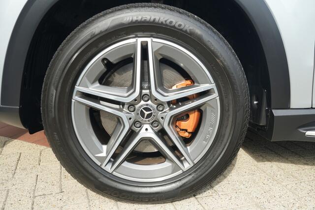Mercedes-Benz GLE-KLASSE 350 e 4MATIC | 334PK | Plug-in Hybrid | NAV | Camera | Stoelverwarming | Leder De Mercedes-Benz GLE 350 e biedt met zijn 4MATIC vierwielaandrijving veel comfort en zekerheid onderweg en beschikt bovendien over een maximaal trekgewicht van maar liefst 2.700 kg. De combin