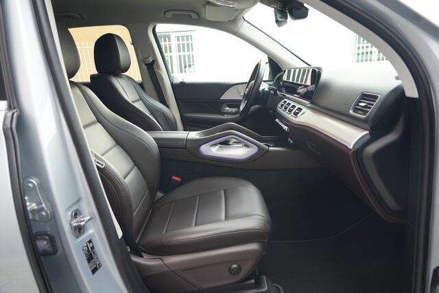 Mercedes-Benz GLE-KLASSE 350 e 4MATIC | 334PK | Plug-in Hybrid | NAV | Camera | Stoelverwarming | Leder De Mercedes-Benz GLE 350 e biedt met zijn 4MATIC vierwielaandrijving veel comfort en zekerheid onderweg en beschikt bovendien over een maximaal trekgewicht van maar liefst 2.700 kg. De combin