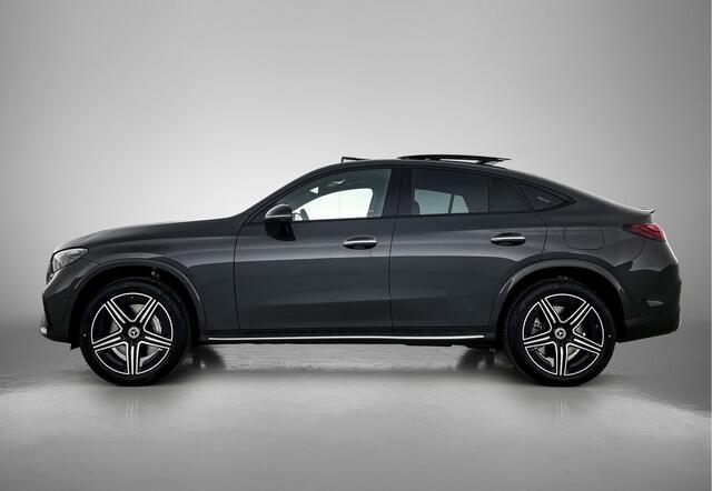 Mercedes-Benz Glc Coupé 300 e 4MATIC Sport Edition | Premium Pakket | Nightpakket | Treeplanken in aluminiumlook | Trekhaak | DISTRONIC | AMG spoiler | Panoramaschuifdak | THERMATIC |