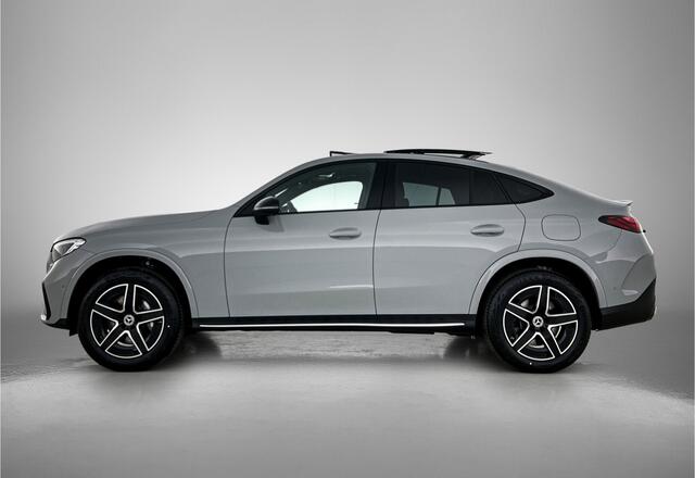 Mercedes-Benz Glc Coupé 300e 4MATIC Business Solution AMG | Advanced plus | Nightpakket | Treeplanken in aluminiumlook | Trekhaak | Panoramaschuifdak | DISTRONIC | AMG spoiler | Smartphone-integratie |