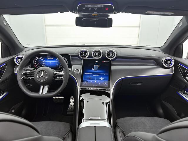 Mercedes-Benz Glc Coupé 300e 4MATIC Business Solution AMG | Advanced plus | Nightpakket | Treeplanken in aluminiumlook | Trekhaak | Panoramaschuifdak | DISTRONIC | AMG spoiler | Smartphone-integratie |