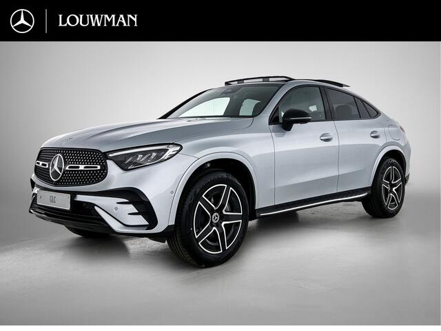 Mercedes-Benz Glc Coupé 300e 4MATIC Business Solution AMG | Advanced plus | Nightpakket | Treeplanken in aluminiumlook | Trekhaak | Panoramaschuifdak | DISTRONIC | Sfeerverlichting | AMG spoiler |