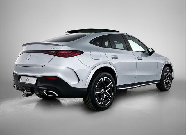 Mercedes-Benz Glc Coupé 300e 4MATIC Business Solution AMG | Advanced plus | Nightpakket | Treeplanken in aluminiumlook | Trekhaak | Panoramaschuifdak | DISTRONIC | Sfeerverlichting | AMG spoiler |