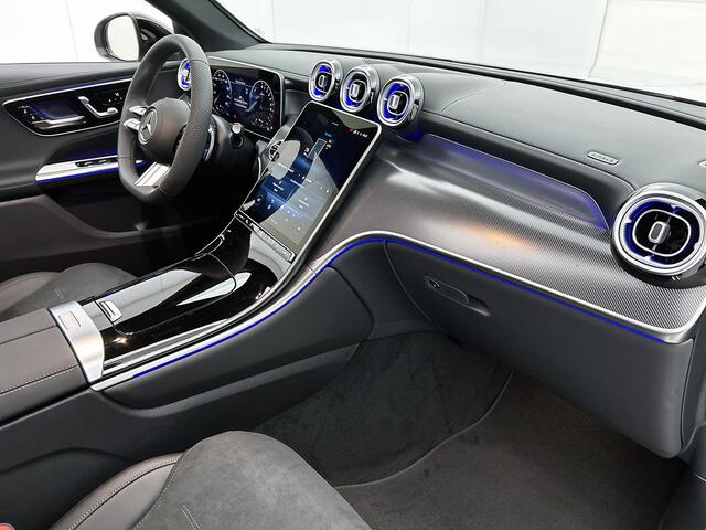 Mercedes-Benz Glc Coupé 300e 4MATIC Business Solution AMG | Advanced plus | Nightpakket | Treeplanken in aluminiumlook | Trekhaak | Panoramaschuifdak | DISTRONIC | Sfeerverlichting | AMG spoiler |