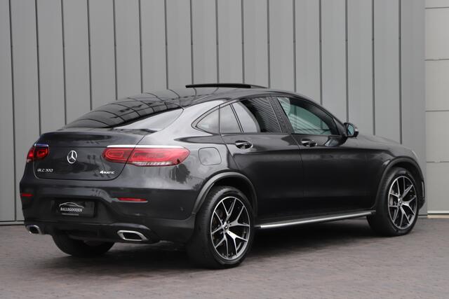 Mercedes-Benz Glc Coupé 300 AMG 4-Matic | 258PK | Schuifdak | Trekhaak | Led | Carplay | Distronic | Leder | Stoelverwarming | 2020.