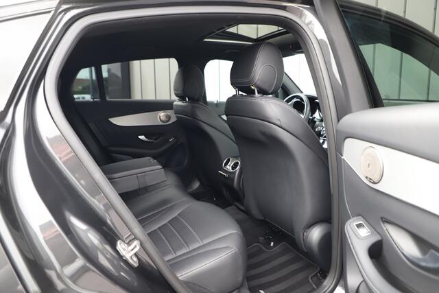 Mercedes-Benz Glc Coupé 300 AMG 4-Matic | 258PK | Schuifdak | Trekhaak | Led | Carplay | Distronic | Leder | Stoelverwarming | 2020.