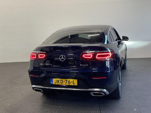 Mercedes-Benz Glc Coupé 300e 4MATIC 320pk PHEV AMG Line Navigatie Apple Carplay/Android Auto Camera Parkeersensoren Cruise Control Full Led Elektrische achterklep Stoelverwarming Climate Control Lichtmetalen velgen
