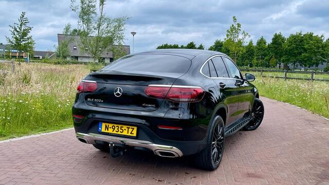 Mercedes-Benz Glc Coupé 300e 4MATIC | Trekhaak | 20Inch | NL-Auto |