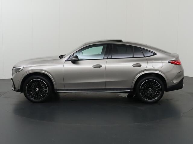Mercedes-Benz Glc Coupé 300e 4MATIC AMG Line | Night | Panoramadak | Trekhaak | Treeplanken | Multispaaks velgen |