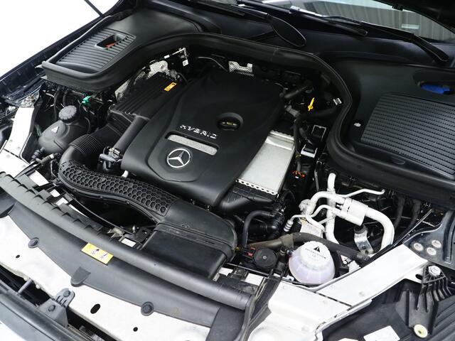 Mercedes-Benz Glc Coupé 300e 4MATIC AMG | Leder/Alcantara | Camera | Stoelverwarming | Sportstuur | Cruise | DAB | Carplay