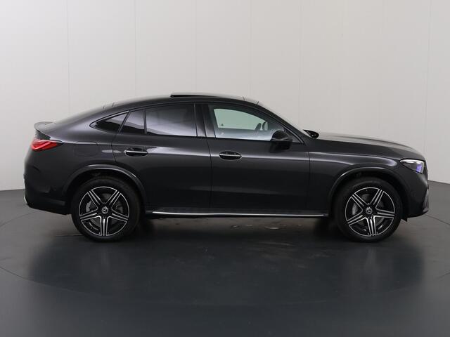 Mercedes-Benz Glc Coupé 300e 4MATIC AMG Line | Night | Panoramadak | Treeplanken | Trekhaak | 20" lichtmetalen velgen | Memory |