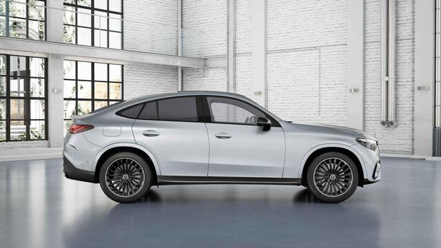 Mercedes-Benz Glc Coupé 300e 4MATIC Business Solution AMG | Night | Panoramaschuifdak | Premium Pakket | Digital light | Treeplanken | Trekhaak |