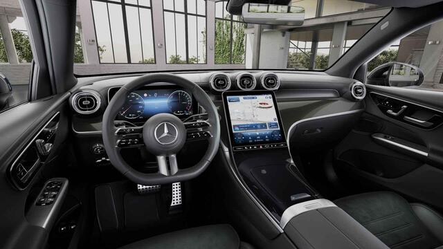 Mercedes-Benz Glc Coupé 300e 4MATIC Business Solution AMG | Night | Panoramaschuifdak | Premium Pakket | Digital light | Treeplanken | Trekhaak |
