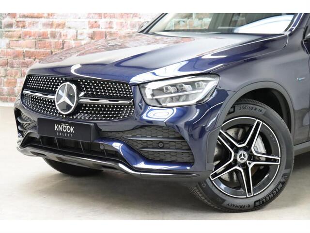 Mercedes-Benz Glc Coupé 300e 4MATIC AMG-Line Automaat / Burmester / Nightpakket / Rijassistentiepakket Plus / Sportonderstel / Stoelverwaming / Achteruitrijcamera / Elektrischverstelbare stoelen / LED / Navigatiesysteem / Leder