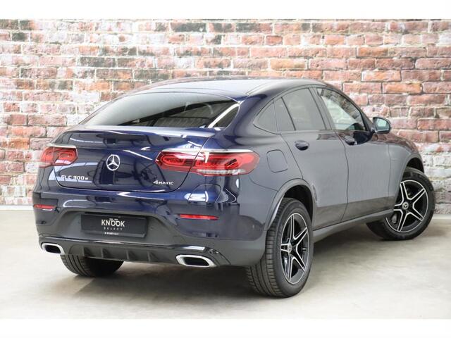 Mercedes-Benz Glc Coupé 300e 4MATIC AMG-Line Automaat / Burmester / Nightpakket / Rijassistentiepakket Plus / Sportonderstel / Stoelverwaming / Achteruitrijcamera / Elektrischverstelbare stoelen / LED / Navigatiesysteem / Leder