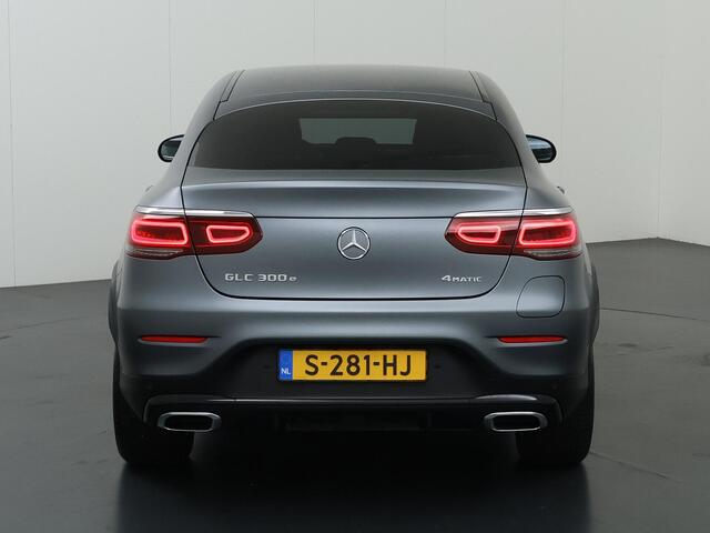 Mercedes-Benz Glc Coupé 300e 4MATIC Business Solution AMG | Night | Trekhaak | Widescreen | 19" lichtmetalen velgen | Stoelverwarming |