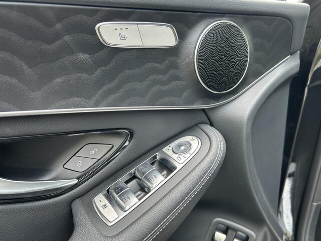 Mercedes-Benz Glc Coupé 300e AMG 4Matic // Trekhaak // 360 Camera // Sfeerverlichting // Augmented Reality // Night Pakket // Digitaal dashbord