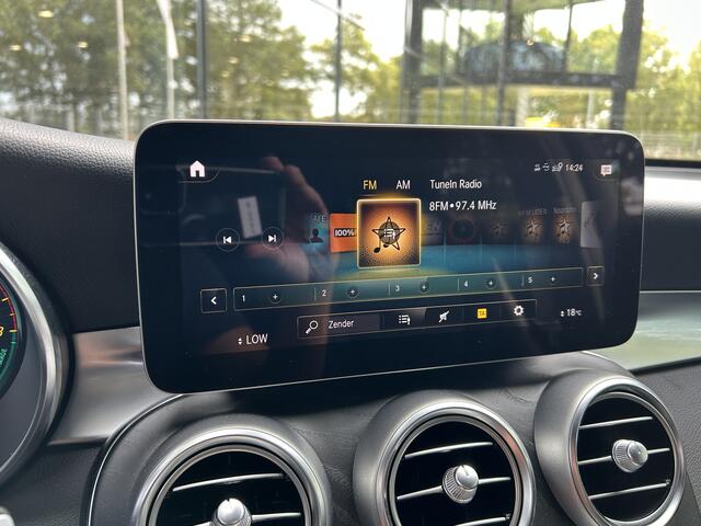Mercedes-Benz Glc Coupé 300e AMG 4Matic // Trekhaak // 360 Camera // Sfeerverlichting // Augmented Reality // Night Pakket // Digitaal dashbord
