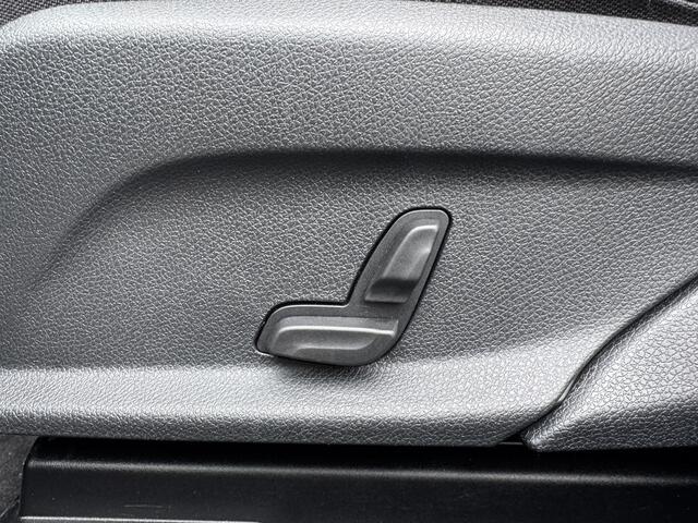 Mercedes-Benz Glc Coupé 300e 4MATIC Business Solution AMG | Camera | Navigatie | Stoelverwarming | Elektrische Achterklep |