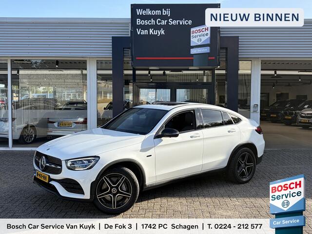 Mercedes-Benz Glc Coupé 300e 4MATIC Premium Plus / AMG-Styling / Automaat / Vol-Leder / Schuif-Kanteldak / Luchtvering / Stoelverwarming / Adaptieve Cruise-Control / 360°-Camera / Sfeerverlichting / Elektr.-Trekhaak / Elektr.-Achterklep / Apple-Carplay & Android-Auto / LED / Keyless / DAb Radio-Bluetooth / Navi / PDC V+A / 19'' LMV / ENZ.