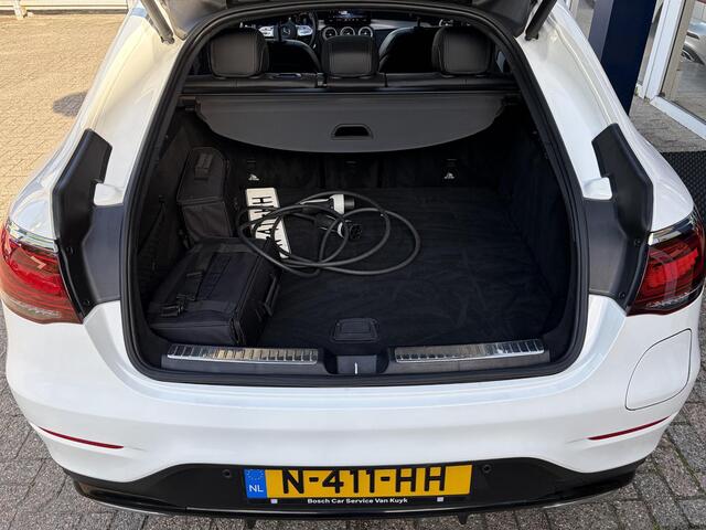 Mercedes-Benz Glc Coupé 300e 4MATIC Premium Plus / AMG-Styling / Automaat / Vol-Leder / Schuif-Kanteldak / Luchtvering / Stoelverwarming / Adaptieve Cruise-Control / 360°-Camera / Sfeerverlichting / Elektr.-Trekhaak / Elektr.-Achterklep / Apple-Carplay & Android-Auto / LED / Keyless / DAb Radio-Bluetooth / Navi / PDC V+A / 19'' LMV / ENZ.