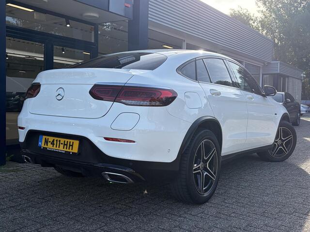 Mercedes-Benz Glc Coupé 300e 4MATIC Premium Plus / AMG-Styling / Automaat / Vol-Leder / Schuif-Kanteldak / Luchtvering / Stoelverwarming / Adaptieve Cruise-Control / 360°-Camera / Sfeerverlichting / Elektr.-Trekhaak / Elektr.-Achterklep / Apple-Carplay & Android-Auto / LED / Keyless / DAb Radio-Bluetooth / Navi / PDC V+A / 19'' LMV / ENZ.