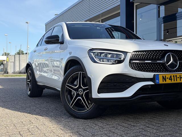 Mercedes-Benz Glc Coupé 300e 4MATIC Premium Plus / AMG-Styling / Automaat / Vol-Leder / Schuif-Kanteldak / Luchtvering / Stoelverwarming / Adaptieve Cruise-Control / 360°-Camera / Sfeerverlichting / Elektr.-Trekhaak / Elektr.-Achterklep / Apple-Carplay & Android-Auto / LED / Keyless / DAb Radio-Bluetooth / Navi / PDC V+A / 19'' LMV / ENZ.