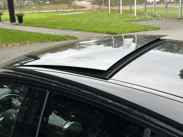 Mercedes-Benz Glc Coupé 300e AMG // Burmester // Distronic // Panoramadak // 360 Camera // Memory // Treeplanken // 20" Multi Spaak Velgen // Achterspoiler