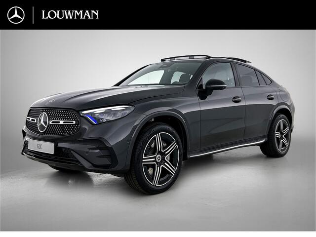 Mercedes-Benz Glc Coupé 400e 4MATIC Business Solution AMG | Premium Plus | Winterpakket | Nightpakket | Trekhaak | AMG spoiler | Panoramaschuifdak | 360° camera | Treeplanken in aluminiumlook | 20 inch vijfspaaks lichtmetalen AMG-velgen | DISTRONIC |