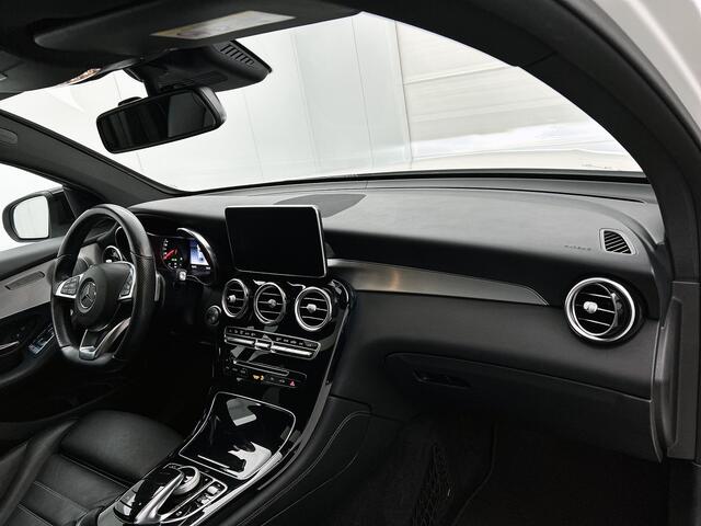 Mercedes-Benz Glc Coupé 300 4-MATIC AMG | Night pakket | Schuifdak | Treeplanken | Burmester Sound | 360gr Camera | Lederen bekleding | ALL SEASONS banden Inclusief 12 Maanden Garantie.