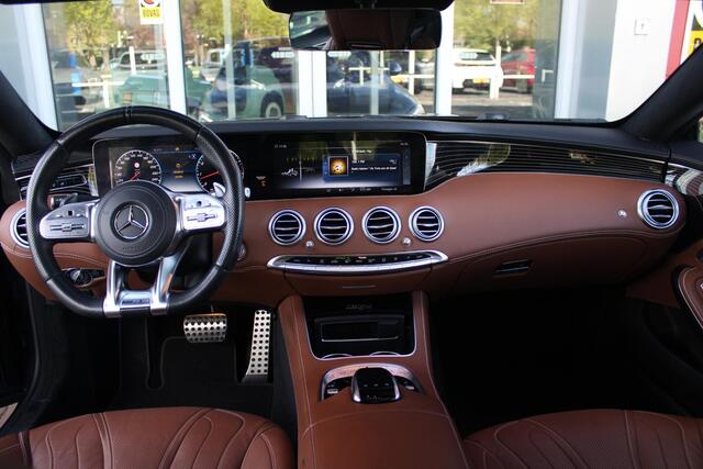 Mercedes-Benz S-KLASSE Coupé 450 4MATIC | AMG-STYLING INTERIEUR / EXTERIEUR | PANORAMADAK | BURMESTER PREMIUM AUDIO ® | ELEKTRISCH VERSTELBARE VOORSTOELEN MET GEHEUGEN | MASSAGE STOELEN | VOORSTOELEN VERWARMBAAR | VOORSTOELEN GEVENTILEERD | AIRSCARF ( HOOFDRUIMTEVERWARMING VOOR