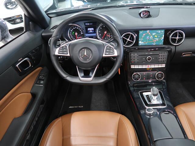 Mercedes-Benz SLC-KLASSE 200 AMG Leer Nekverwarming Panoramadak Navigatie Camera Ambiente verlichting 18 inch 1e Eigenaar Dealer onderhouden Seleniet grijs Automaat Flippers Boekjes aanwezig Zeer nette staat