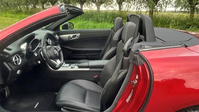 Mercedes-Benz SLC-KLASSE 200 AMG-LINE AUTOMAAT 22.000KM!!! UNIEK!! UNIEK!! CLIMATE CONTROL, NAVIGATIE, LEER, STOELVERWARMING, NEKVERWARMING, WINDSCHERM, NIGHTPAKKET, PANORAMADAK, DODEHOEK ASSIST, PARKEERHULP V/A, LED-LICHT, 18"AMG-VELGEN, ENZ. ENZ.