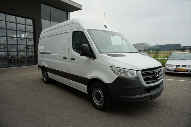 Mercedes-Benz SPRINTER 317 CDI L2 H2 9G-TRONIC / MBUX / Camera / Parkeersensoren / Navigatie / Cruise control / Airco / 270 Graden achterdeuren