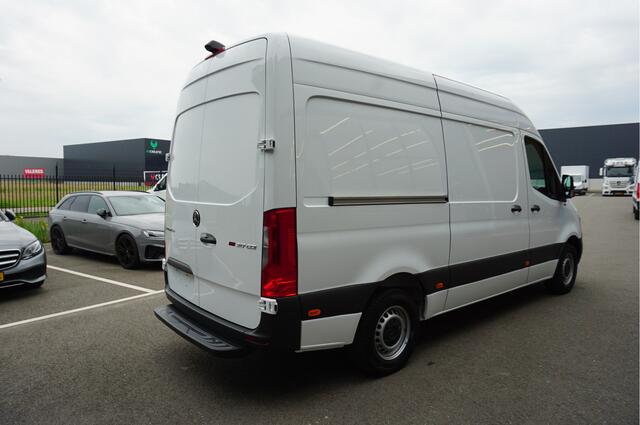 Mercedes-Benz SPRINTER 317 CDI L2 H2 9G-TRONIC / MBUX / Camera / Parkeersensoren / Navigatie / Cruise control / Airco / 270 Graden achterdeuren