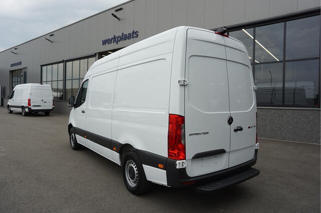 Mercedes-Benz SPRINTER 317 CDI L2 H2 9G-TRONIC / MBUX / Camera / Parkeersensoren / Navigatie / Cruise control / Airco / 270 Graden achterdeuren