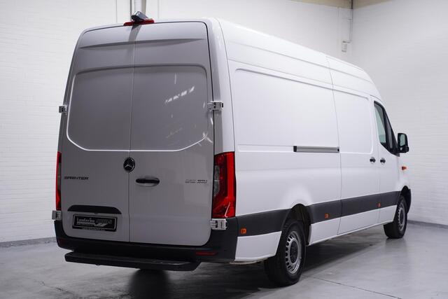 Mercedes-Benz SPRINTER 315 CDI 150 pk L3H2 Navi, 360 Camera PDC V+A, Cruise Control, Apple Carplay, Opstap achter, 3-Zits