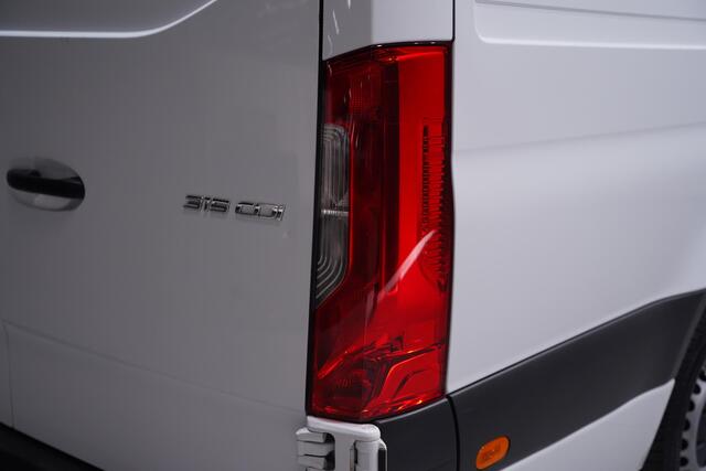 Mercedes-Benz SPRINTER 315 CDI 150 pk L3H2 Navi, 360 Camera PDC V+A, Cruise Control, Apple Carplay, Opstap achter, 3-Zits